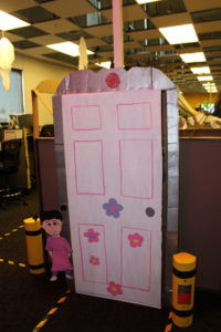 Boo door